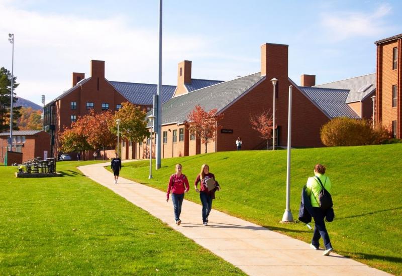 Students walking on Altoona campus 