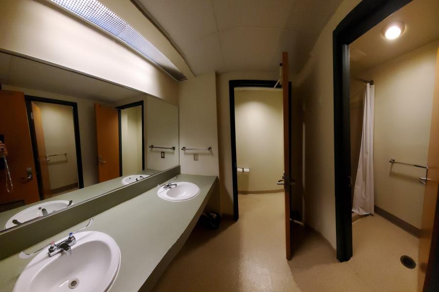 View of Senat en suite bathroom