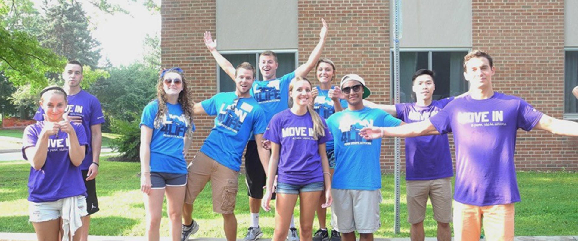 Orientation Leaders and Resident Assistants welcoming students at arrival